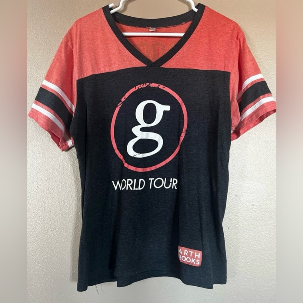 Garth Brooks World Tour concert Jersey style shirt. Excellent condition! Size 2X